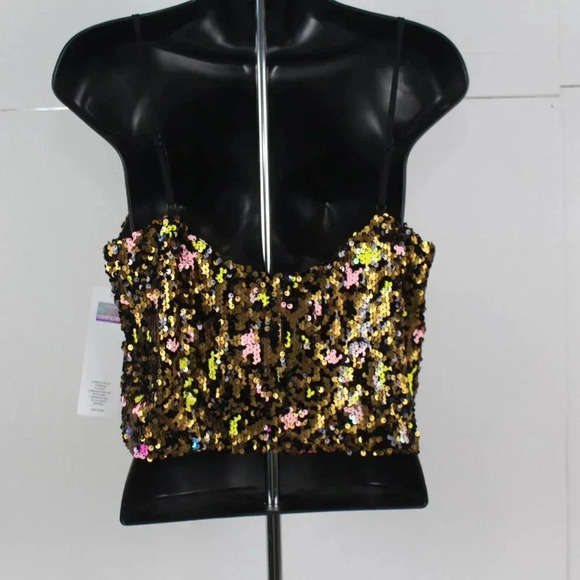 COSMOPOLITAN - Picture 4 of 6